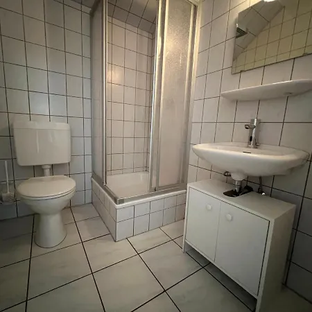 Lichtdurchflutetes Zimmer Mit Kueche Διαμέρισμα